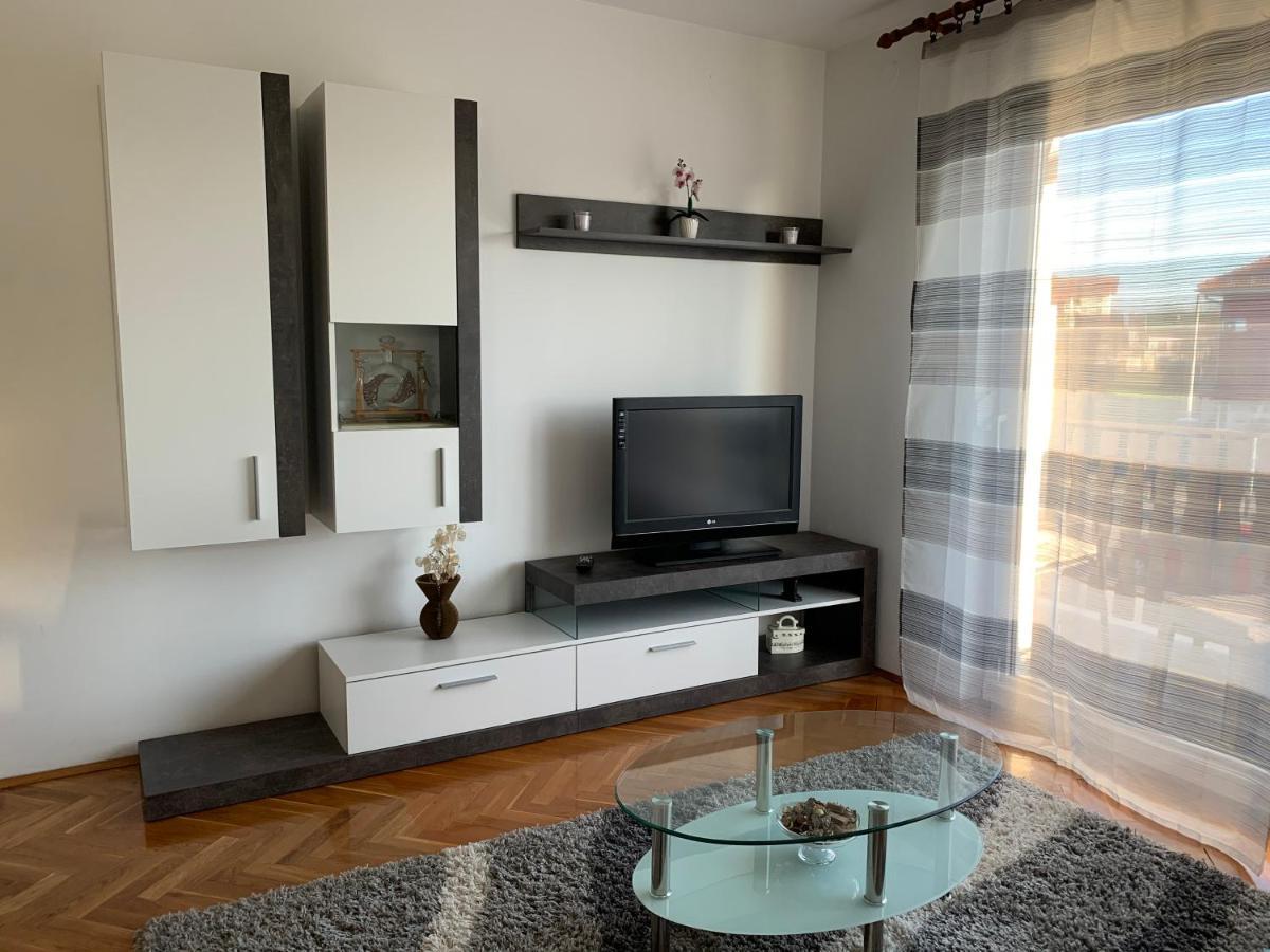 Apartman Madape سيسفيت المظهر الخارجي الصورة